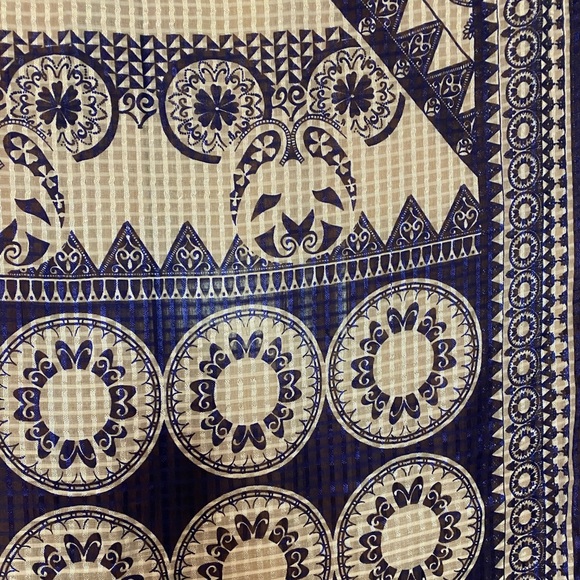 C - Shimmering Deep Blue & Bright White Lightweight Woven Scarf, Rough Hem - EUC - Picture 4 of 16